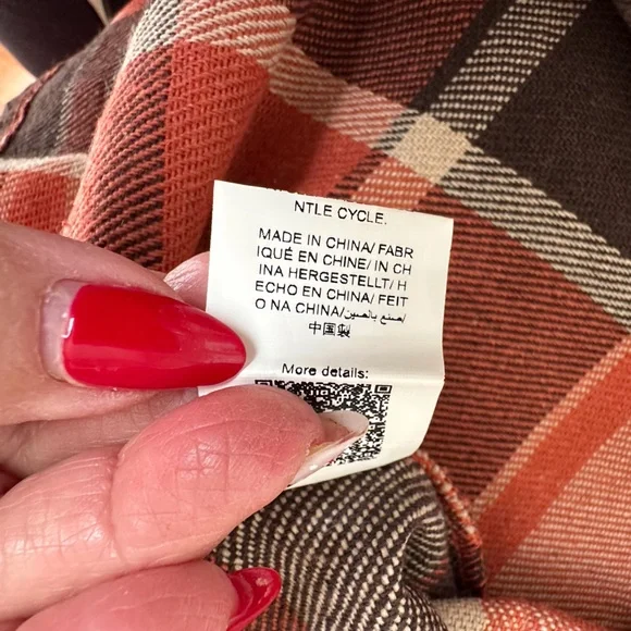 Cozy Plaid Shacket – Perfect for Fall Layering! - Picture 5 of 8